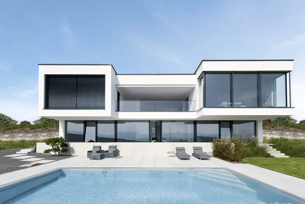 Villa moderna con ampie vetrate, stile Studio